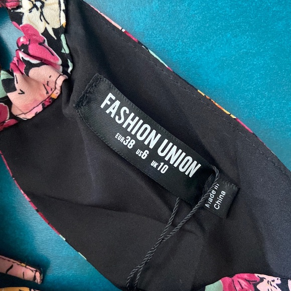 Backless jumpsuit - Picture 3 of 6